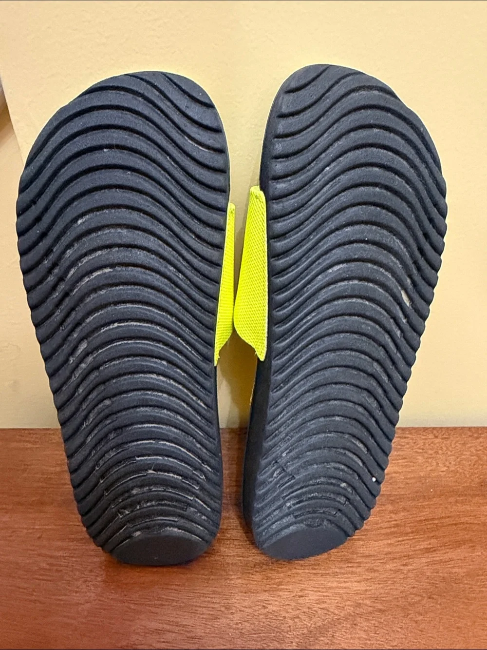 Nike Big Kids Slides Kawa Volt Black 5 Neon Green Yellow boys girl shoes sandals - Picture 8 of 8